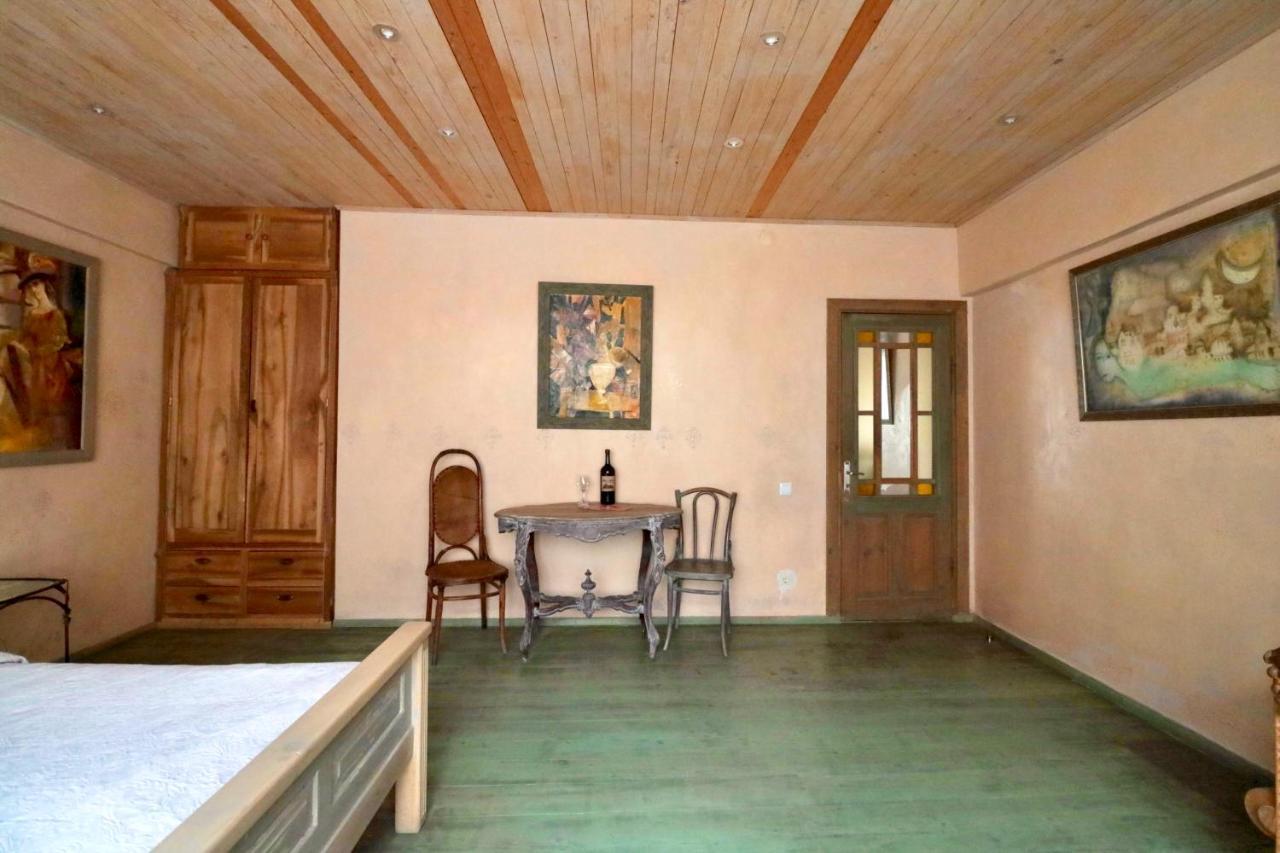 Artists Residence In Тбилиси Экстерьер фото